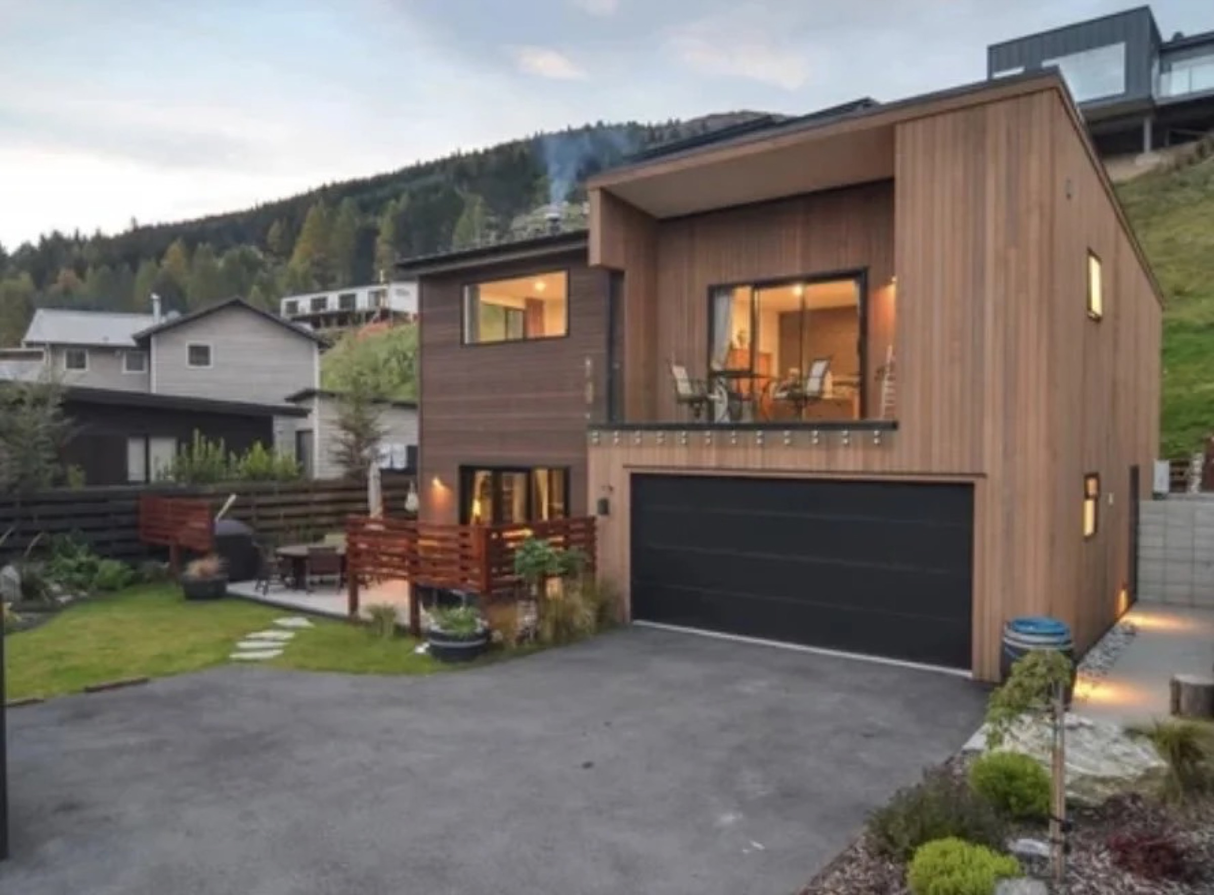 Redfern Terrace timber-clad Queenstown home